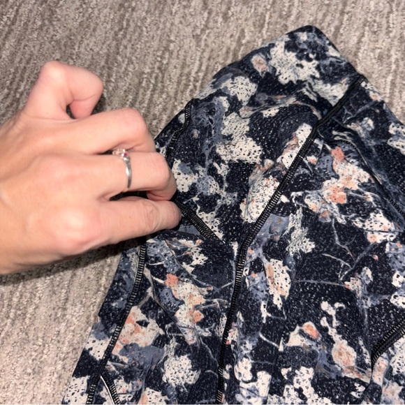 Lululemon Speed Up Tight *Full-On Luxtreme 28” | Size 4 - Picture 10 of 11